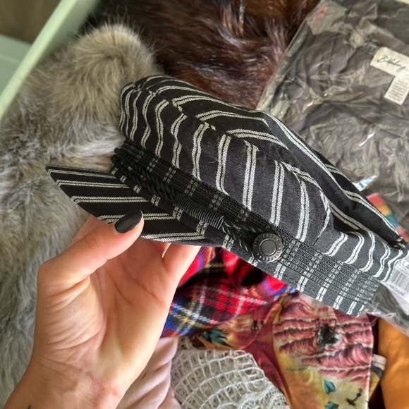 NWOT - Billabong Women’s Cap - Picture 9 of 9